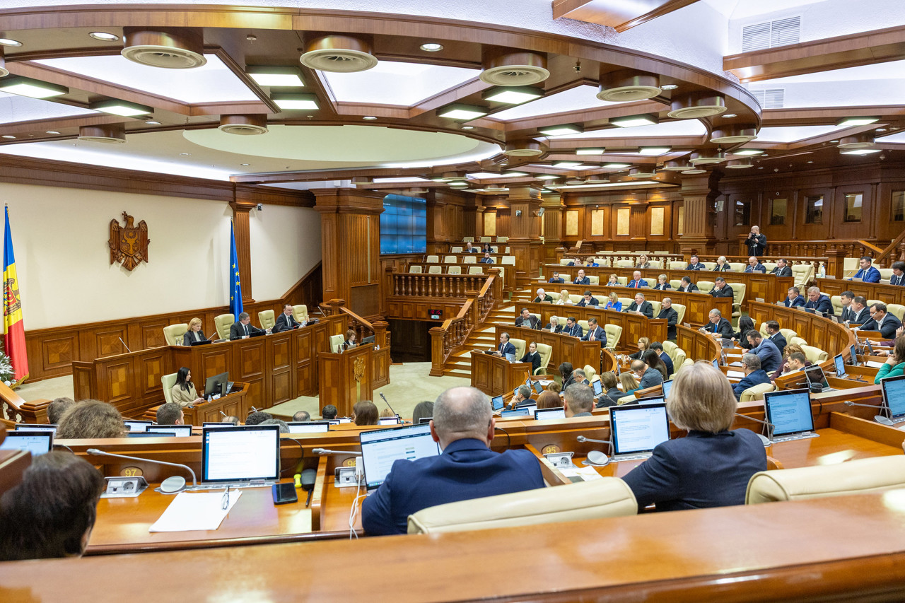 LIVE | Deputații se întrunesc în ședință plenară. Parlamentarii vor examina în lectura a doua proiectul de lege ce vizează politica bugetar-fiscală