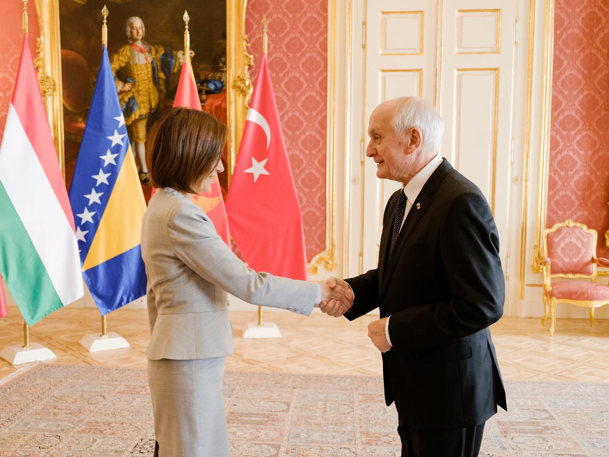 Maia Sandu a ajuns la Budapesta. Șefa statului a fost întâmpinată de președintele Ungariei, András Baka