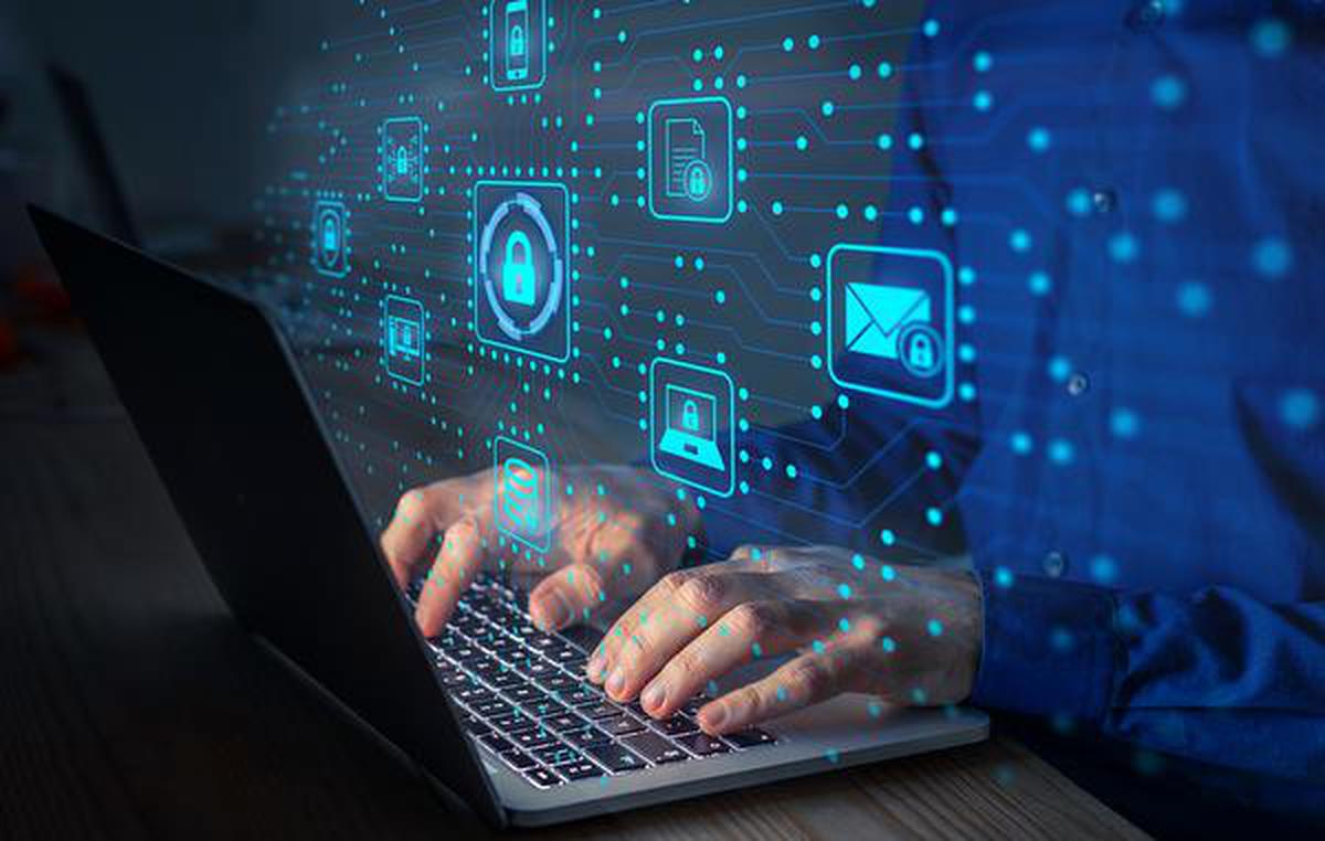 Atacul cibernetic asupra sistemelor guvernamentale: 21 de servicii rămân blocate, iar datele a 750.000 de persoane sunt verificate. Hackerii continuă tentativele de acces